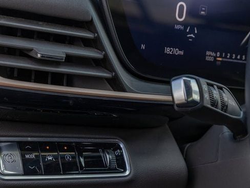 Used 2025 Buick Envision Sport Touring image 23