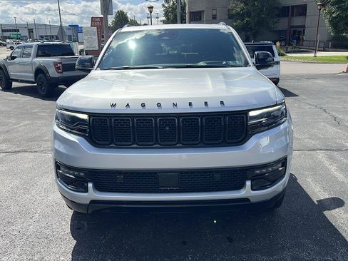 Used 2023 Jeep Wagoneer Series II w/ Convenience Group I AWD/4WD image 2