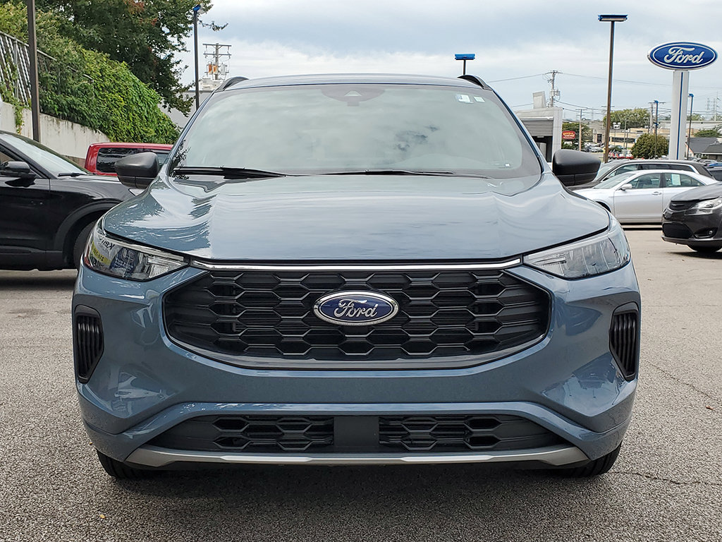 Used 2023 Ford Escape ST-Line w/ Tech Pack #1 FWD image 2