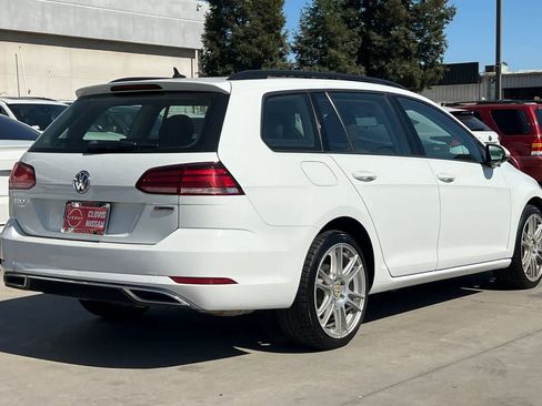 Used 2019 Volkswagen Golf S image 3