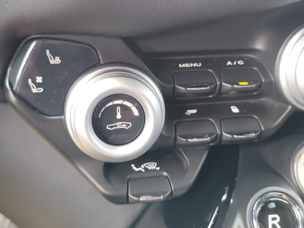 Used 2023 Aston Martin V8 Vantage Coupe RWD image 29