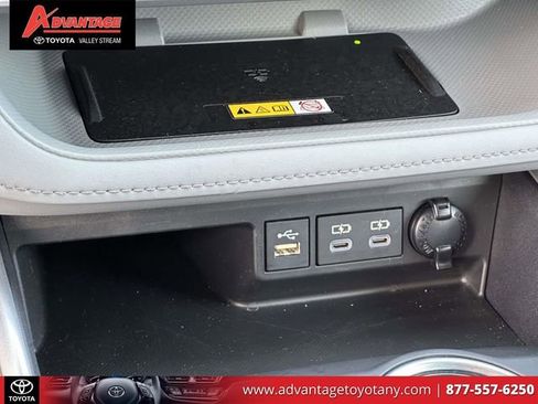 Used 2023 Toyota Highlander XLE AWD/4WD image 37