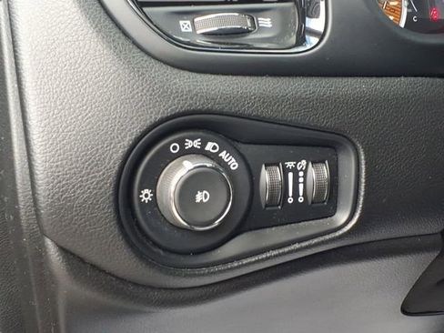 Used 2020 Jeep Renegade Altitude AWD/4WD image 19