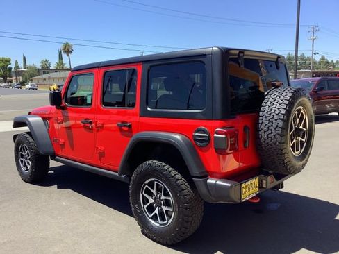 Used 2025 Jeep Wrangler Unlimited Rubicon w/ Convenience Group AWD/4WD image 22