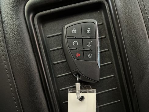 Used 2024 Chevrolet Suburban LT w/ Luxury Package RWD image 33