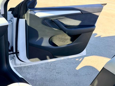 Used 2022 Tesla Model Y Performance image 25