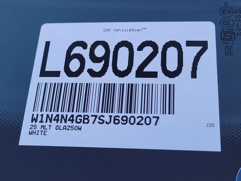 Certified 2025 Mercedes-Benz GLA 250 image 31