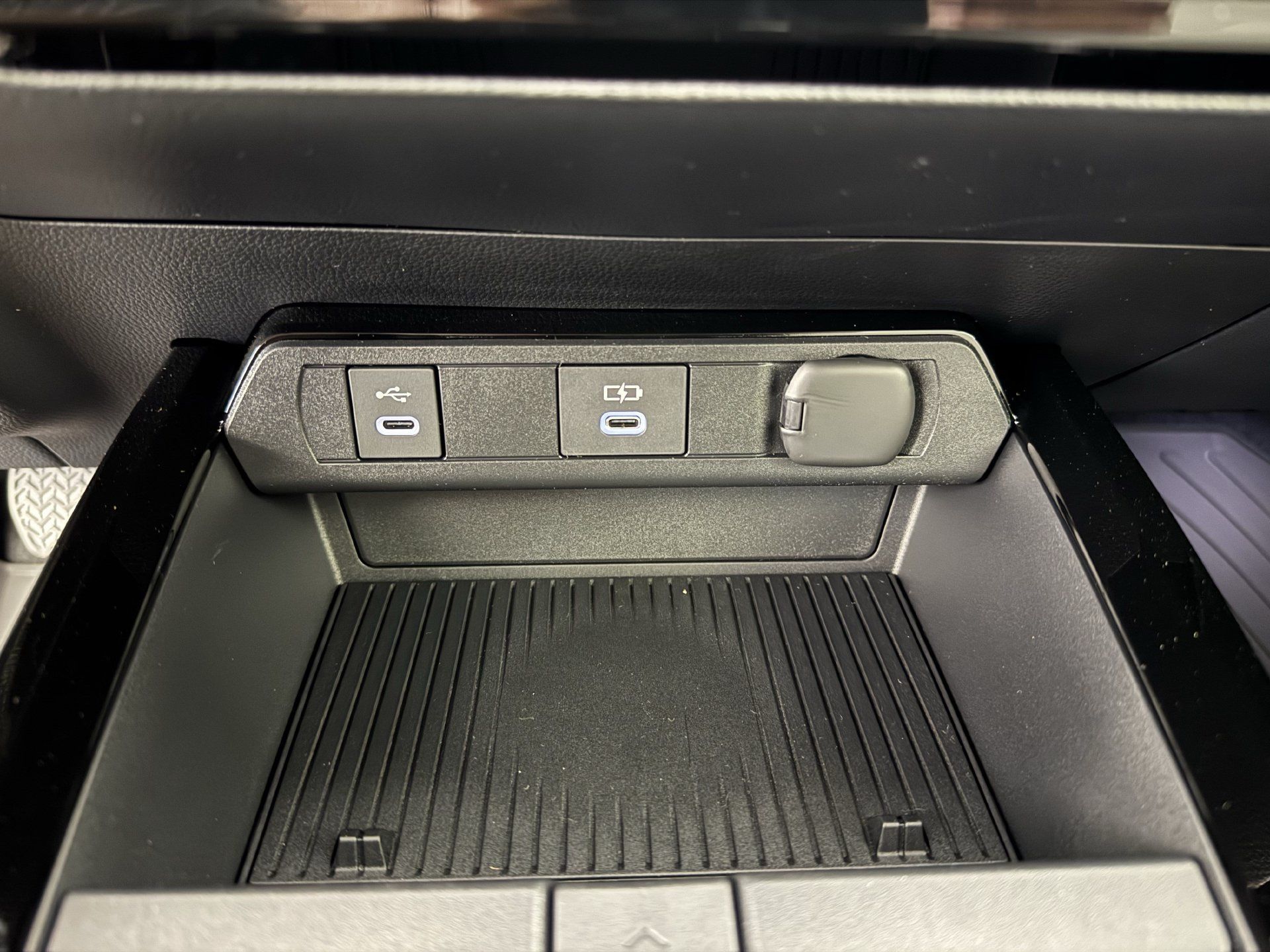 New 2027 Toyota Prius XLE FWD image 3