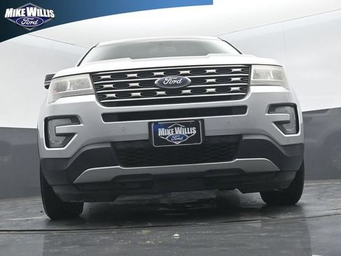 Used 2017 Ford Explorer XLT w/ Equipment Group 202A FWD image 18