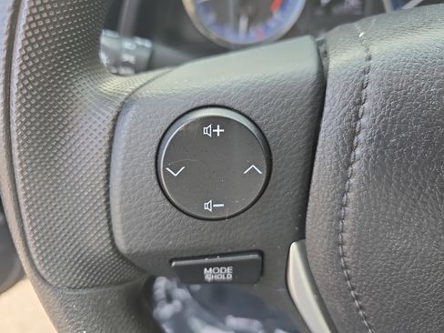 Used 2018 Toyota Corolla L image 18