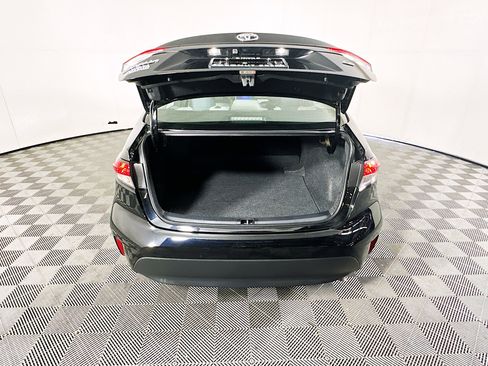 Used 2025 Toyota Corolla LE image 30