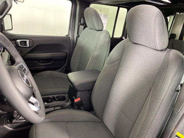 Used 2026 Jeep Wrangler Unlimited Sahara AWD/4WD image 19