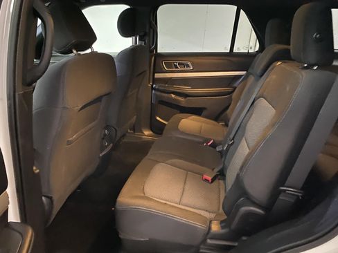 Used 2017 Ford Explorer XLT AWD/4WD image 17
