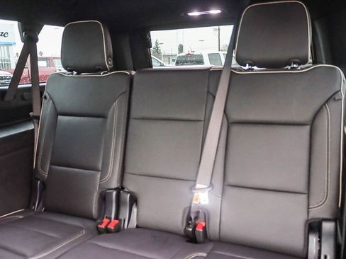 Used 2025 Chevrolet Suburban Premier image 18