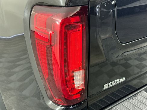 Used 2022 GMC Sierra 2500 Denali w/ Technology Package AWD/4WD image 34