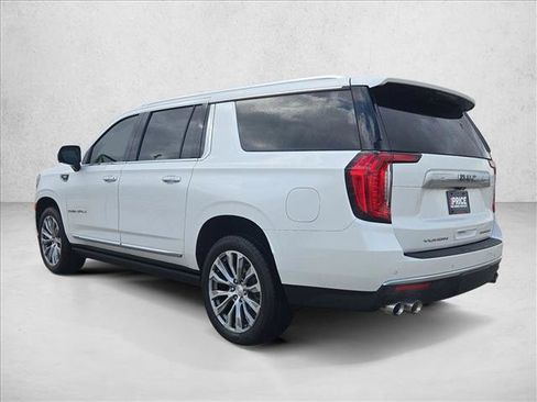 Used 2021 GMC Yukon XL Denali w/ Denali Premium Package image 8
