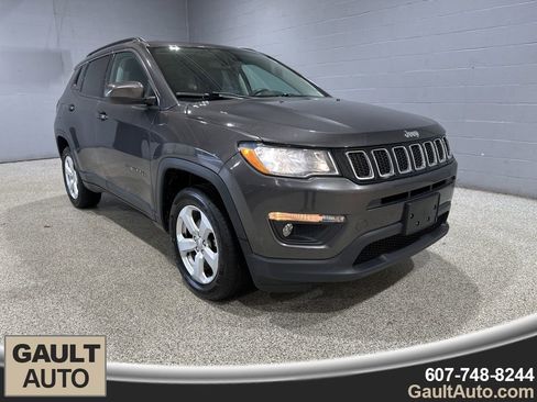 Used 2019 Jeep Compass Latitude image 1