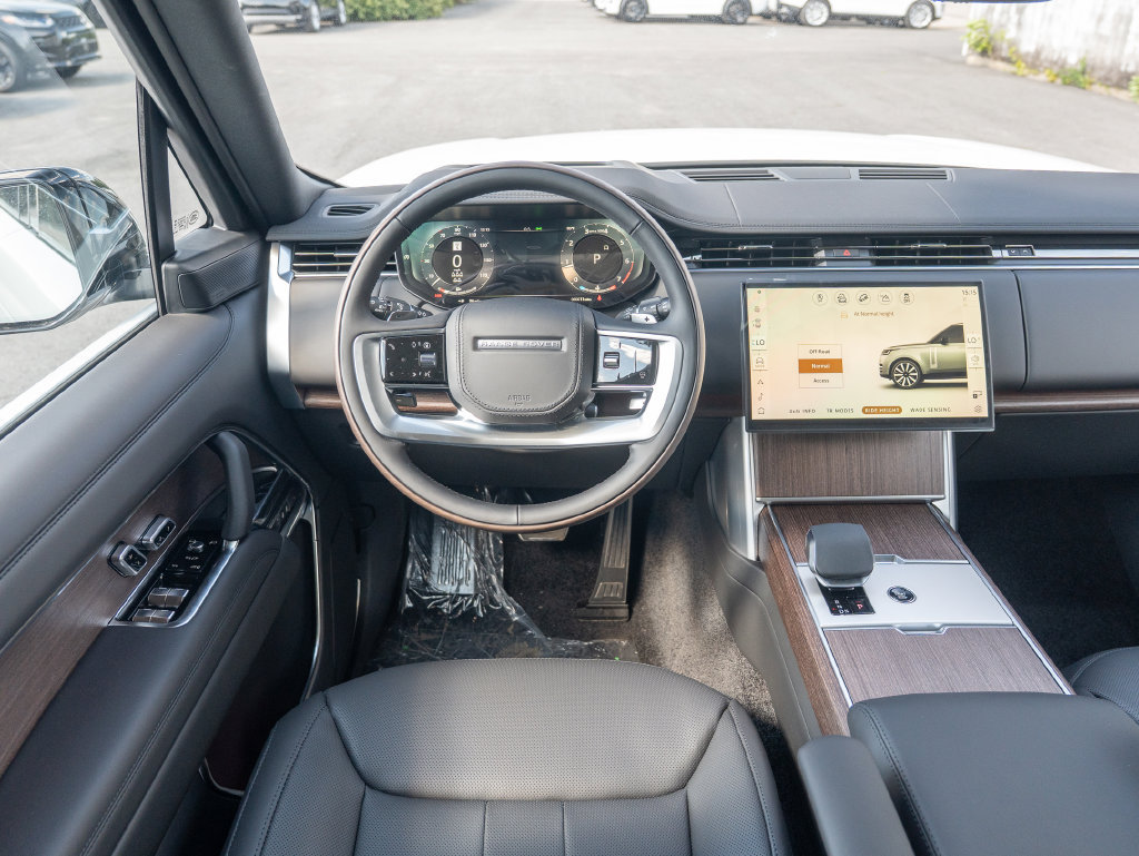 New 2026 Land Rover Range Rover Long Wheelbase SE AWD/4WD image 12