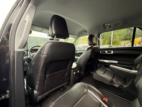 Used 2022 Ford Explorer XLT w/ Equipment Group 202A image 15