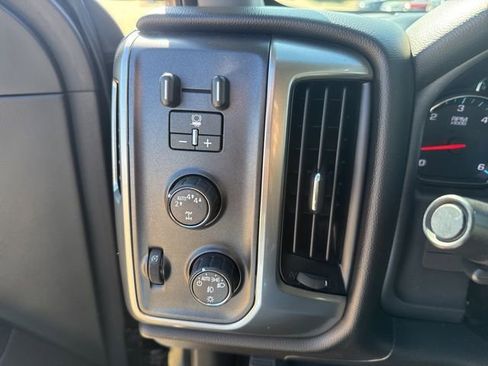 Used 2018 Chevrolet Silverado 1500 LT w/ All Star Edition image 27