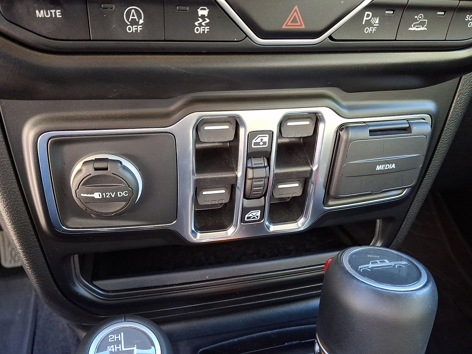Used 2022 Jeep Gladiator Overland w/ Popular Equipment Package AWD/4WD image 26