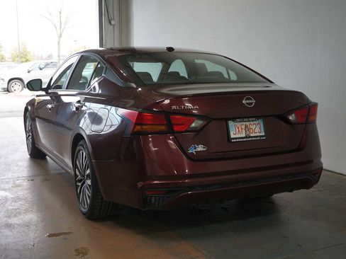 Used 2023 Nissan Altima 2.5 SV image 3