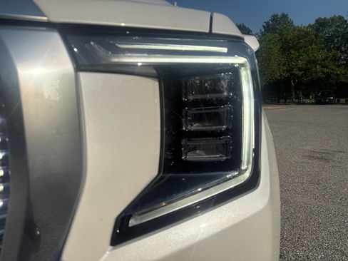 Used 2024 GMC Yukon XL Denali w/ Denali Reserve Package AWD/4WD image 4