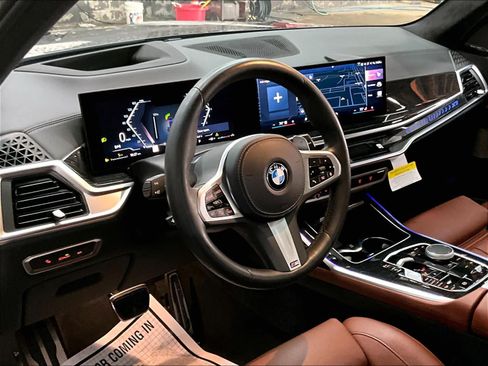 Used 2024 BMW X7 xDrive40i w/ M Sport Package AWD/4WD image 17