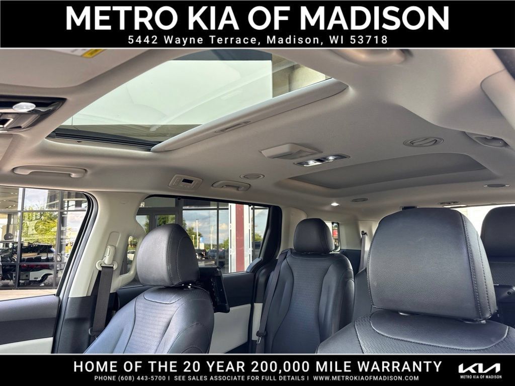 Used 2024 Kia Carnival SX Prestige FWD image 16