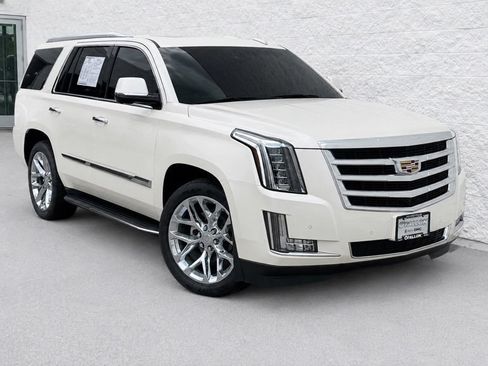 Used 2015 Cadillac Escalade Luxury AWD/4WD image 1