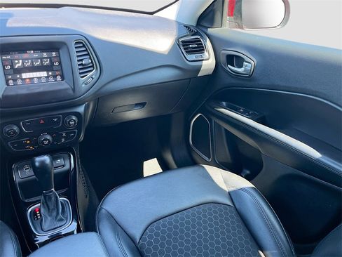 Used 2021 Jeep Compass Latitude image 21