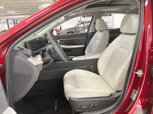 New 2025 Hyundai Sonata Limited image 12
