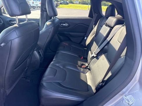 Used 2021 Jeep Cherokee Latitude Lux w/ Sun & Sound Group AWD/4WD image 9