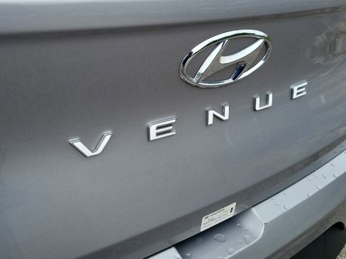 Used 2025 Hyundai Venue SEL FWD image 8