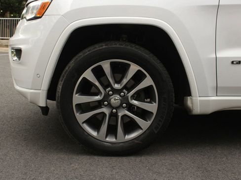 Used 2017 Jeep Grand Cherokee Overland w/ Jeep Active Safety Group AWD/4WD image 11