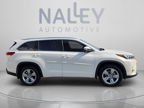 Used 2017 Toyota Highlander Limited FWD image 6