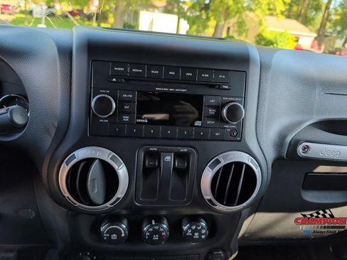 Used 2014 Jeep Wrangler Rubicon w/ Power Convenience Group AWD/4WD image 22