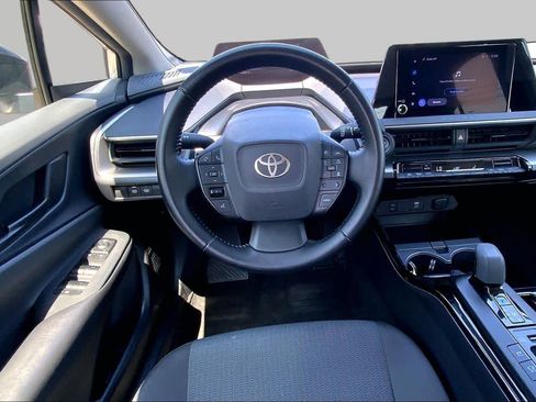 Used 2024 Toyota Prius LE FWD image 5