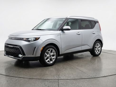 Used 2025 Kia Soul LX w/ LX Technology Package image 3