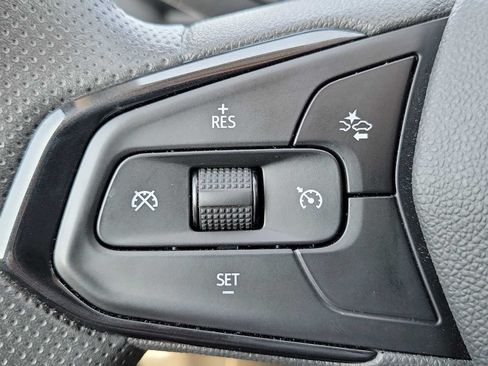 Used 2025 Chevrolet Trax LT FWD image 23