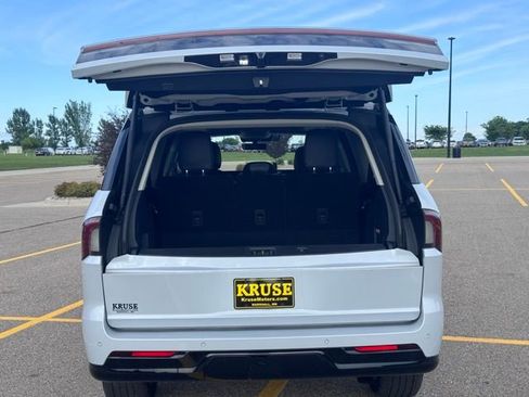 New 2025 Lincoln Navigator L Reserve image 34