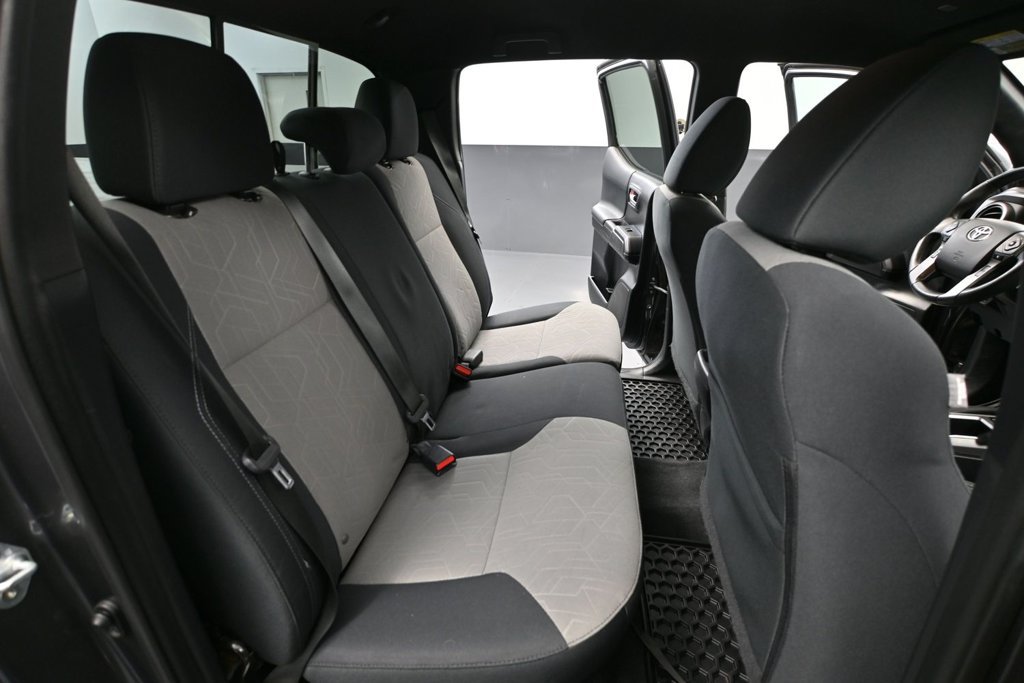 Used 2021 Toyota Tacoma TRD Sport AWD/4WD image 33