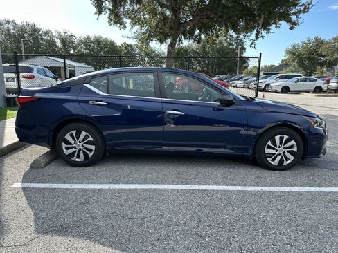 Used 2024 Nissan Altima 2.5 S FWD image 10