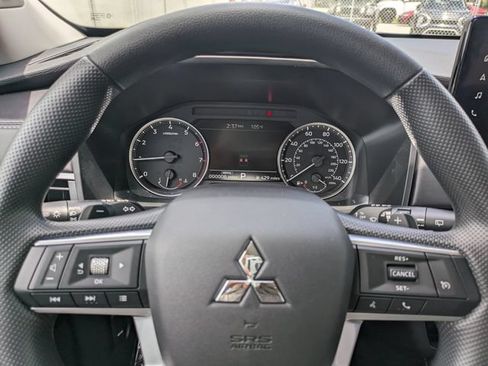 New 2026 Mitsubishi Outlander ES FWD image 22