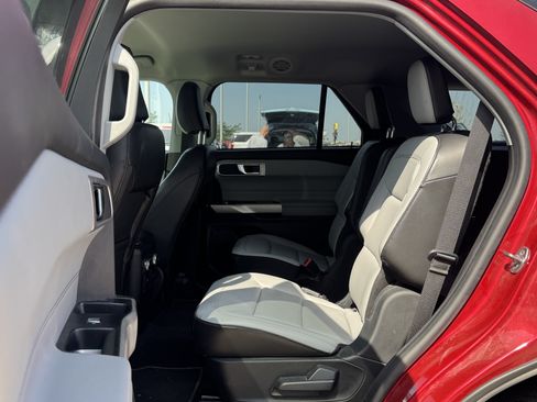 Used 2021 Ford Explorer XLT w/ Equipment Group 202A AWD/4WD image 6