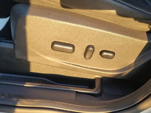 Used 2015 Ford Escape Titanium w/ Equipment Group 301A FWD image 18