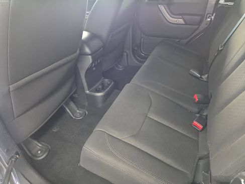 Used 2018 Jeep Wrangler Unlimited Sport S AWD/4WD image 11
