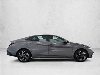 Used 2024 Hyundai Elantra Limited FWD video 4