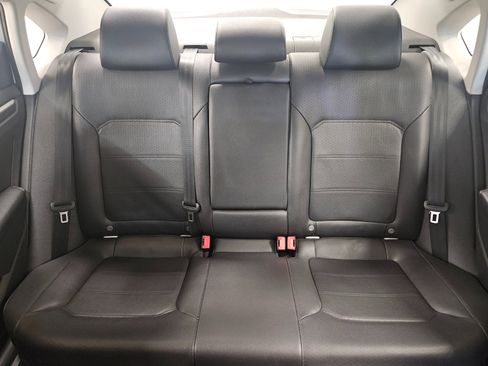 Used 2018 Volkswagen Passat 2.0T SE image 35