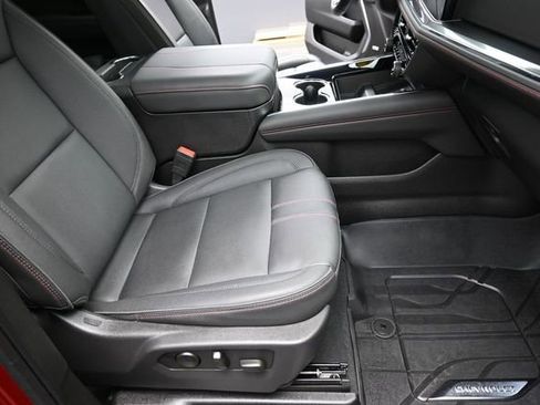Used 2025 Chevrolet Tahoe RST w/ Advanced Technology Package AWD/4WD image 30